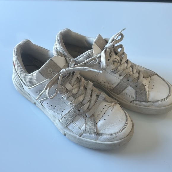 ON RUNNING The Roger Advantage in White Size 7.5 - Picture 2 of 9